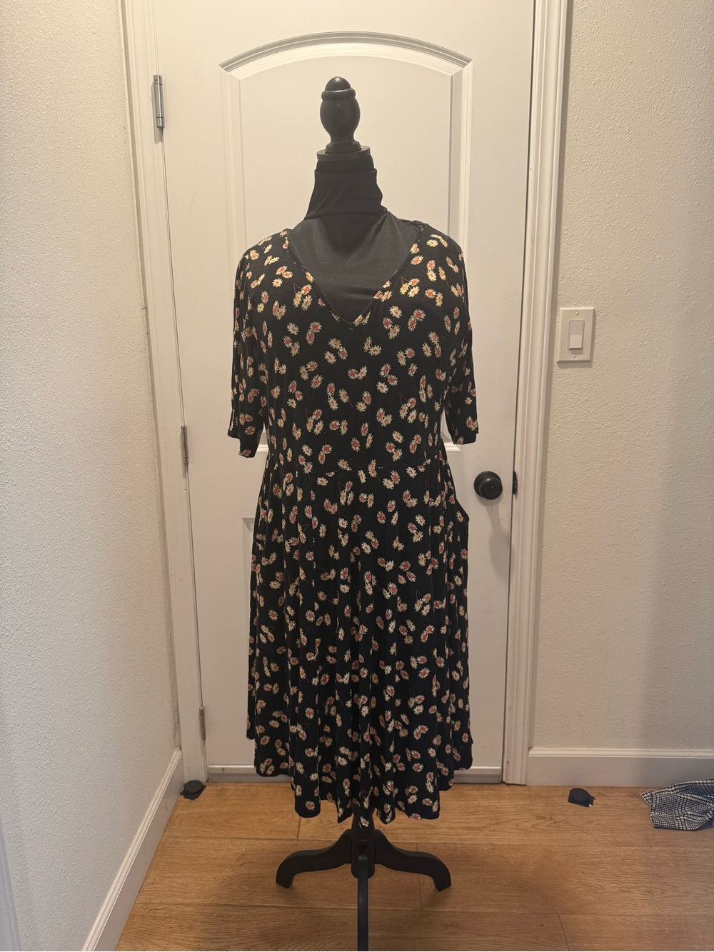 Torrid Skater Black Floral V-Neck Women’s Dress Size 2